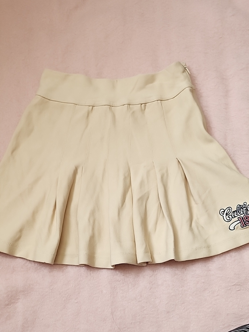 Zara Cream Pleated Circle Skirt with Script Patch Size 9 Kb1